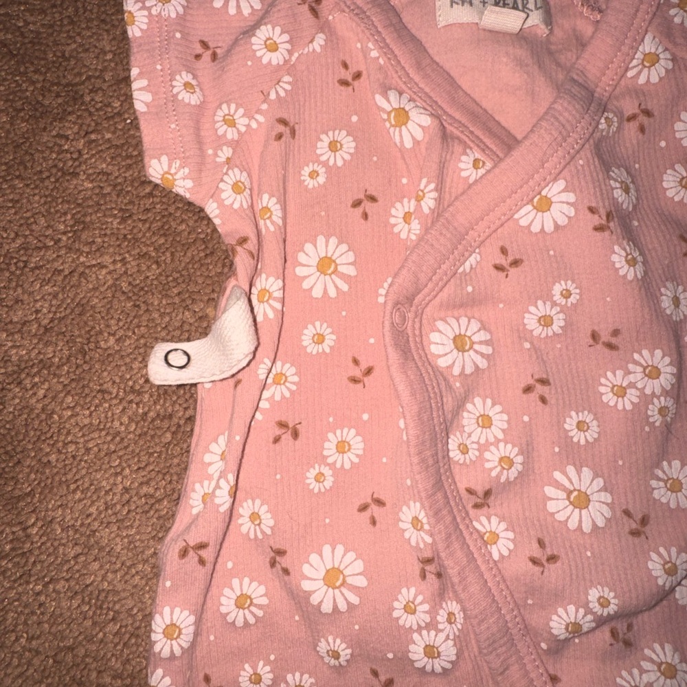 Pink Daisy Footed One-Piece Romper - Kit + Pearl 0-3 months - Picture 4 of 5